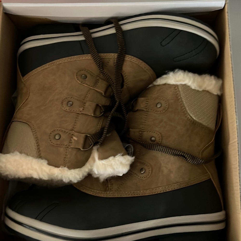 Women’s boots size 10